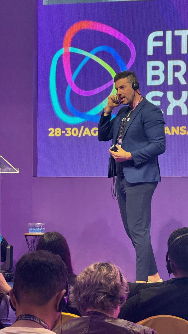 Dr. Santiago Paes em palestra